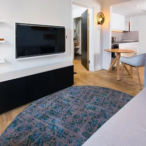 Staybridge 3*, Cardiff United Kingdom